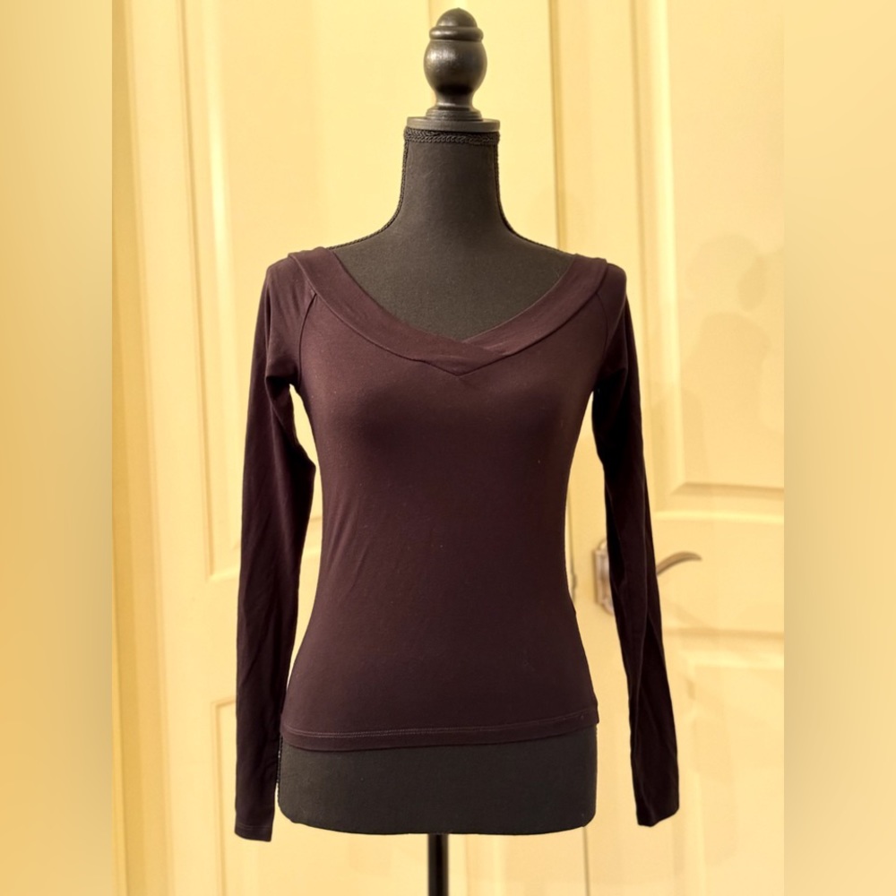 Divided by H&M Women's Brown Long Sleeve V-Neck and Back Pullover Top Si…
